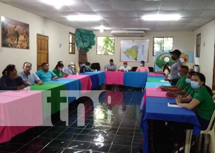 inafor-1 Foto: Capacitan a dueños de bosques sobre manejo de suelos /TN8