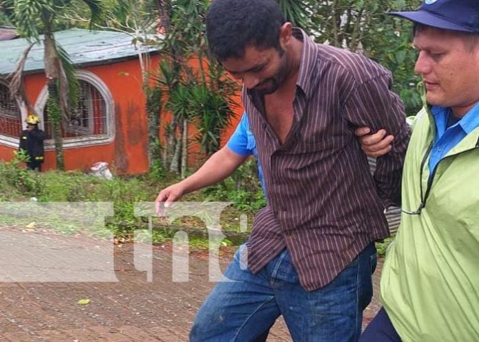 Foto: Hombre 'bien loco' prende fuego a su vivienda en La Libertad / TN8