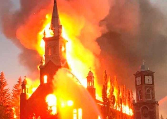 canada, quema de templos, protestas, hallazgos, restos, ninos,