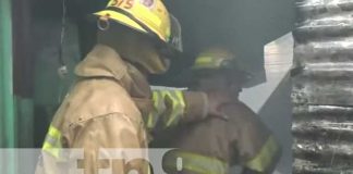 Bomberos controlan incendio en el barrio Bóer, Managua