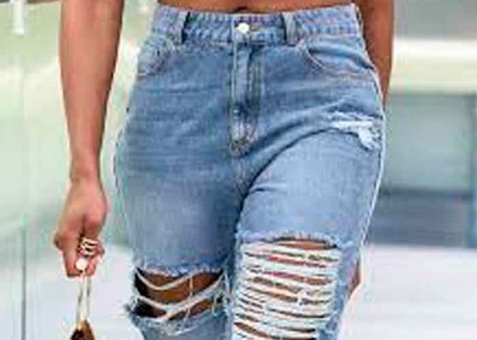 india2 Mujer usando pantalones