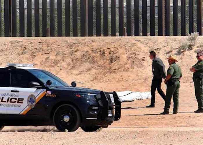 Inmigrante mexicano muere al intentar escalar valla fronteriza en Texas