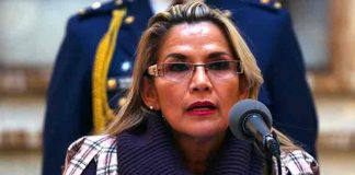 Bolivia presenta el armamento enviado por Argentina y Ecuador a Áñez