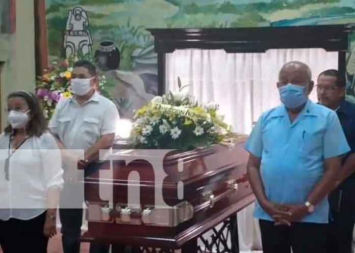 Foto: Autoridades rinden homenaje a guardar de seguridad asesinado en Juigalpa/TN8