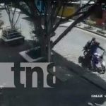 Mujer se porta más viva que sus asaltantes y no se deja robar en Managua Mujer se porta más viva que sus asaltantes -Managua