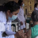 Adultos mayores acuden a aplicarse segunda dosis anti COVID-19 en León nicaragua, vacuna, covid 19, salud, leon,