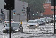 Foto: Lluvias torrenciales anegan calles en Londres / AFP
