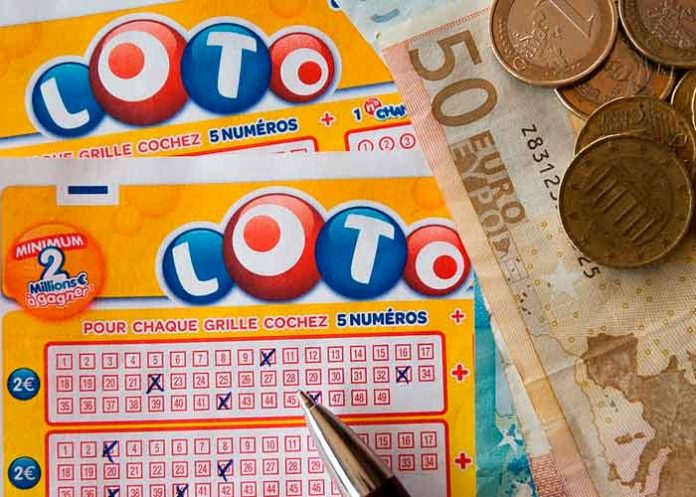 loteria,-mujer Imagen de un billete y enumeraciones de la lotería / FOTO / Pixabay