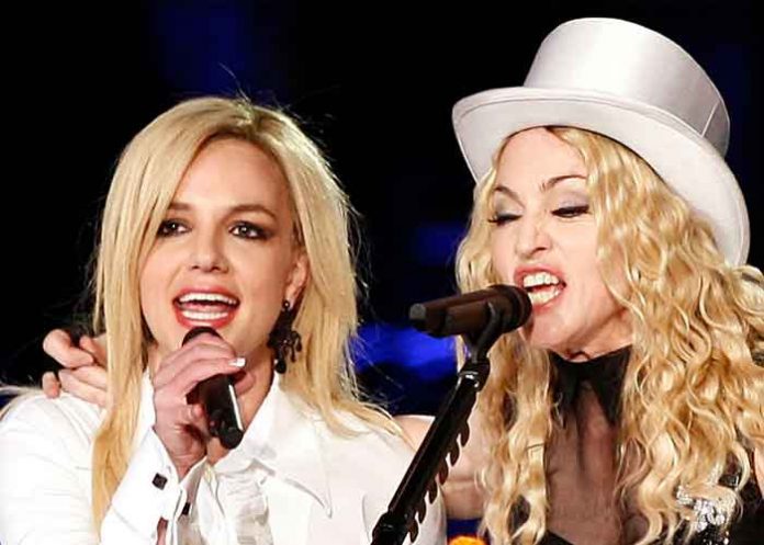 Britney Spears junto a madona juntas en un concierto