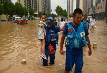 China: madre fallece tras salvar a su bebé en un corrimiento de tierra