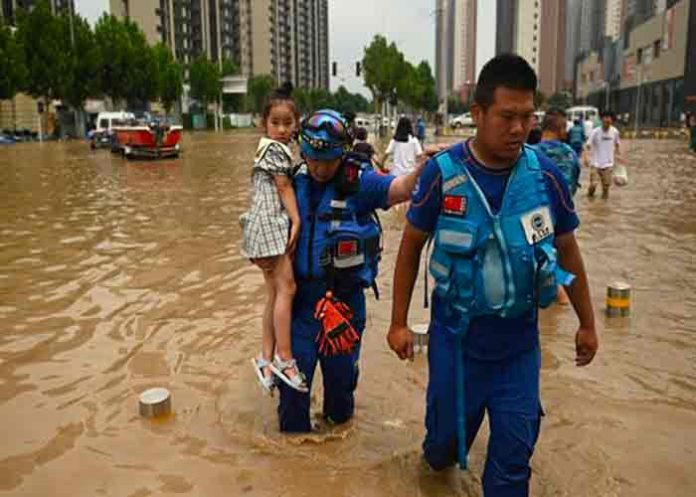 China: madre fallece tras salvar a su bebé en un corrimiento de tierra