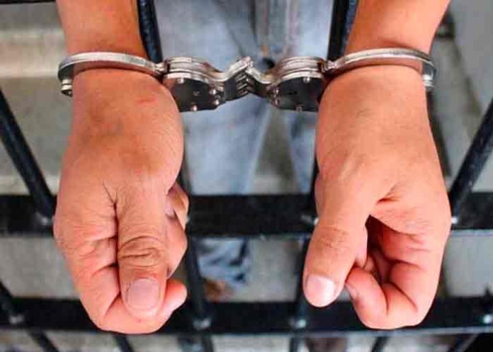 Condenado a 15 años por esconder el cadáver de su pareja en una maleta