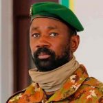 Presidente interino de Malí resulta ileso de ataque con cuchillo