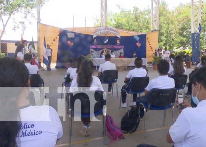 Acto del Instituto Experimental México por el Día del Estudiante