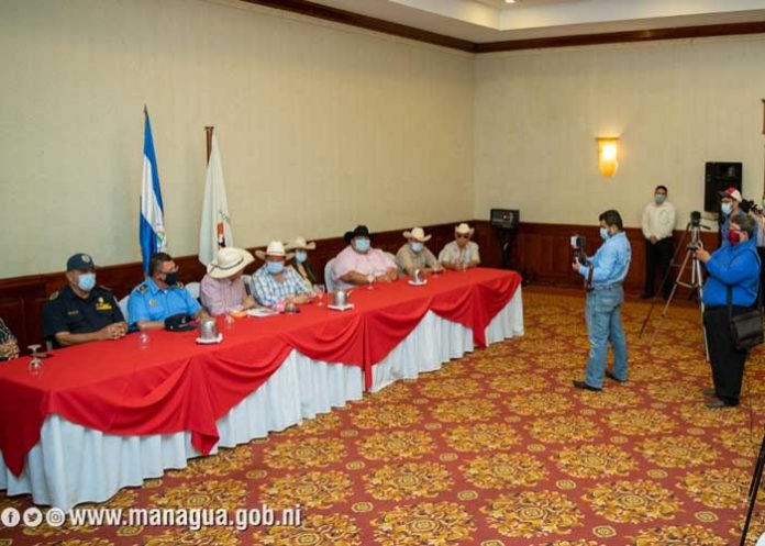 Conferencia de prensa sobre hípicos en Managua
