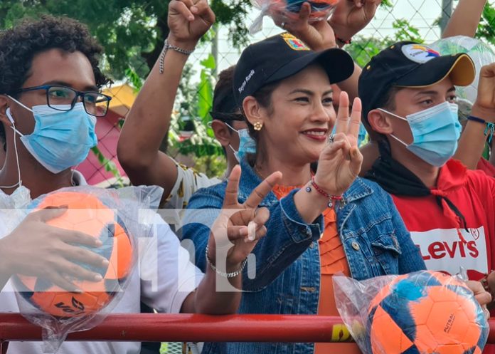 Entregan canchas y balones a jóvenes del Distrito VII de Managua / FOTO / TN8