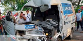 Foto: Joven pierde control de buseta y se estrellándose contra un árbol en Masaya/TN8