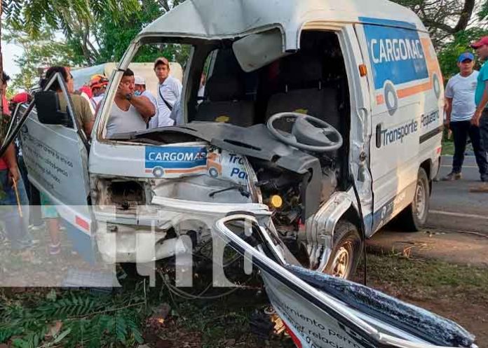 masaya2 Foto: Joven pierde control de buseta y se estrellándose contra un árbol en Masaya/TN8