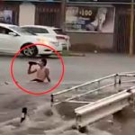 ¡Si miedo al éxito! Con cerveza en mano hombre enfrenta inundación en México