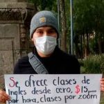 Sale a las calles y ofrece clases de inglés muy económicas