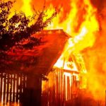 Mujer le pega fuego a su casa porque no le ayudaban con los quehaceres Mujer le pega fuego a su casa porque no le ayudaban con los quehaceres