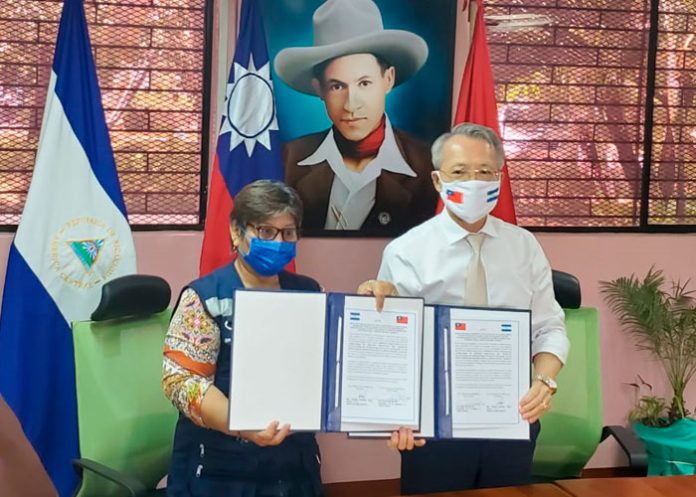 MINSA recibe donación de Taiwán para laboratorio de Biología Molecular