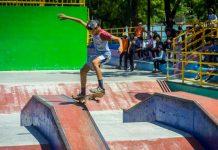 Ni vagancia ni ocio: El Skate en Nicaragua es una comunidad deportiva Joven de Nicaragua practicando skate en un parque capitalino