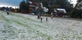 La nieve cubrió varias ciudades al sur de Brasil en plena ola de frío