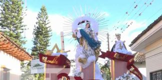 Autoridades municipales que este año se disponen a celebrar una vez mas las Fiestas dedicadas a la Virgen de la Asunción