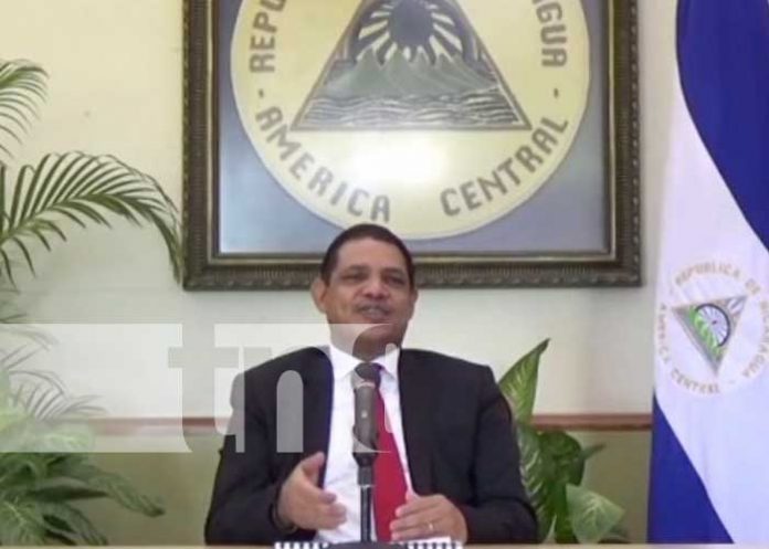 Iván Acosta, ministro de Hacienda y Crédito Público, presenta el Plan de Producción