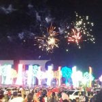 Fuegos artificiales iluminan Managua y reciben el 19 de julio Fuegos artificiales en la Plaza La Fe, en Managua, por el Aniversario de la Revolución