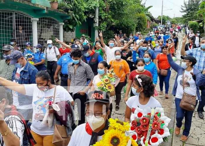 Foto: Depositan ofrenda floral a policías caídos en Río San Juan / TN8