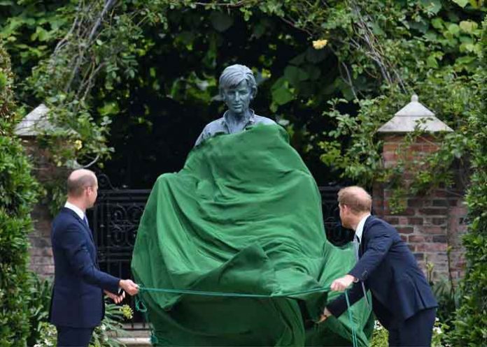 reino unido, estatua, princesa diana, cumpleanos, principe guillermo, principe harry, homenaje, fotos,