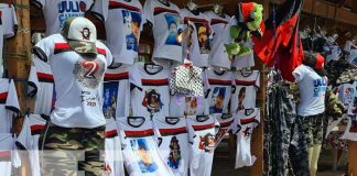 Camisetas, gorras y otros productos alusivos a la Revolución en Nicaragua