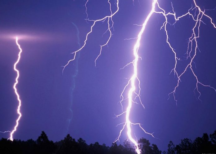 rayop-1 Foto: Cuatro menores afectados tras caer rayo en vivienda en Santa Bárbara / Referencia