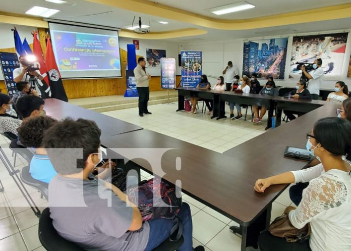 Foto: Jóvenes aprenden como dar buen uso a las redes sociales en Nicaragua / TN8