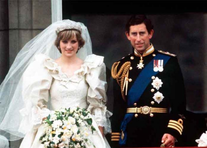 reina-isabel- A subasta el trozo de pastel de bodas de la Princesa Diana