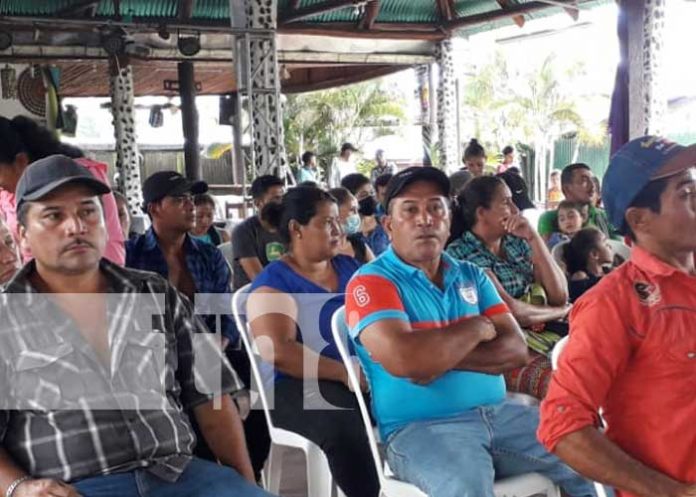 Charla ganadera con productores en El Almendro, Río San Juan