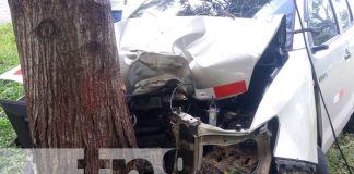 Foto: Hombre en estado delicado al colisionar su vehículo en un árbol en Rivas / TN8