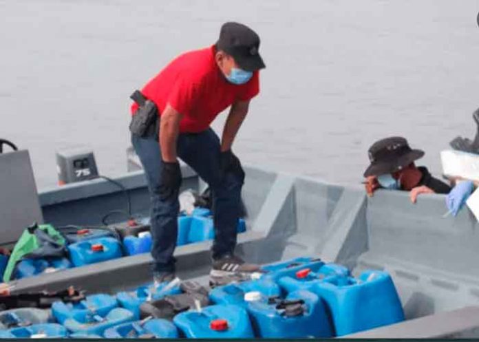salvador2 La Fuerza Naval de El Salvador en operaciones interceptaron en las costas salvadoreña una embarcación con grandes cantidad de drogas.