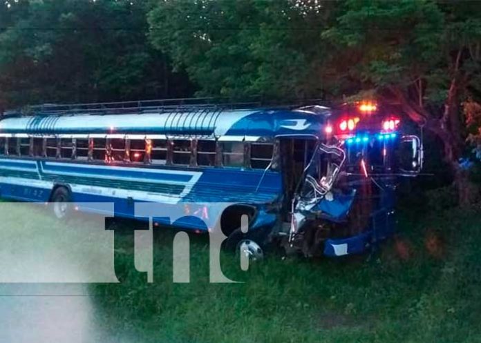 Accidente Sébaco-Matagalpa bus colisionado