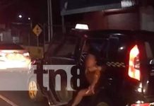 Falso secuestro terminó en típico «amor de guarera» en Managua (VIDEO) Momento del supuesto secuestro de una mujer en un taxi en Managua