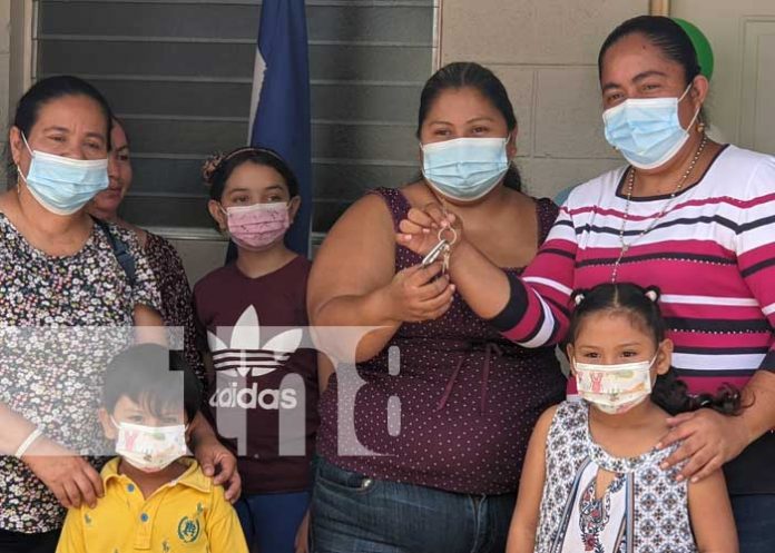 Nuevas viviendas entregadas a familias en Somoto