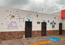 Un pueblo desierto dejó la guerra entre narcos en Sonora Casa baleada por narcos en Sonora