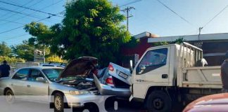 Por irrespetar las señales de tránsito, vehículos colisionaron en Managua
