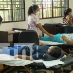 Formación en la medicina natural a través de nuevas terapias en Nicaragua Sesión de terapia complementaria y medicina natural