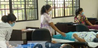 Sesión de terapia complementaria y medicina natural