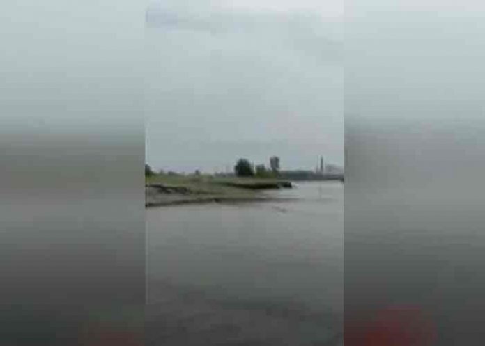 Video: ¿Por qué la tierra se levanta en la India?