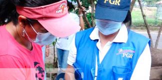Beneficiados en entregas de títulos de propiedad en Granada