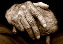 Anciano hallado muerto en EE.UU tenía escrito en el pecho: «Toco niñas» Anciano hallado muerto en EE.UU tenía escrito en el pecho: "Toco niñas"